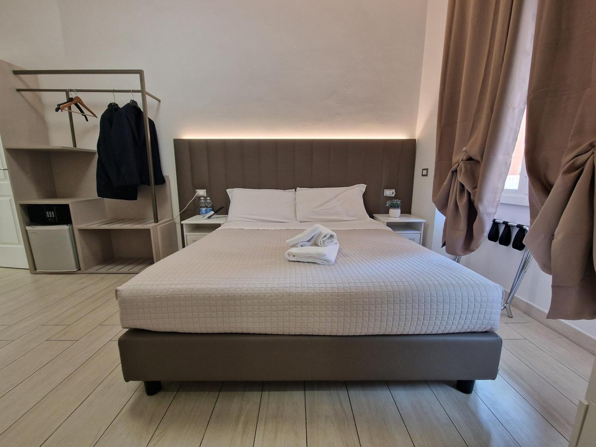 Mr. Charlie Brown Hotel Рим Екстериор снимка